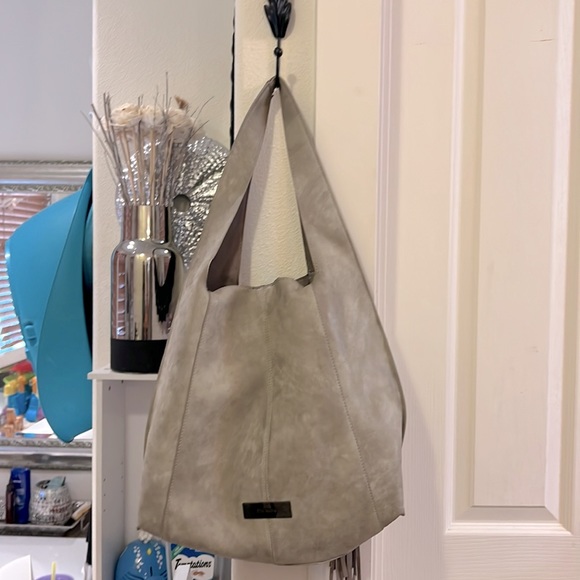 Super cute grey Steve Madden fringe purse - Picture 2 of 11